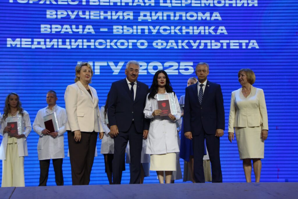 Торжественная церемония вручения диплома врача - выпускника медицинского факультета ЧГУ 2025 (Фоторепортаж)
